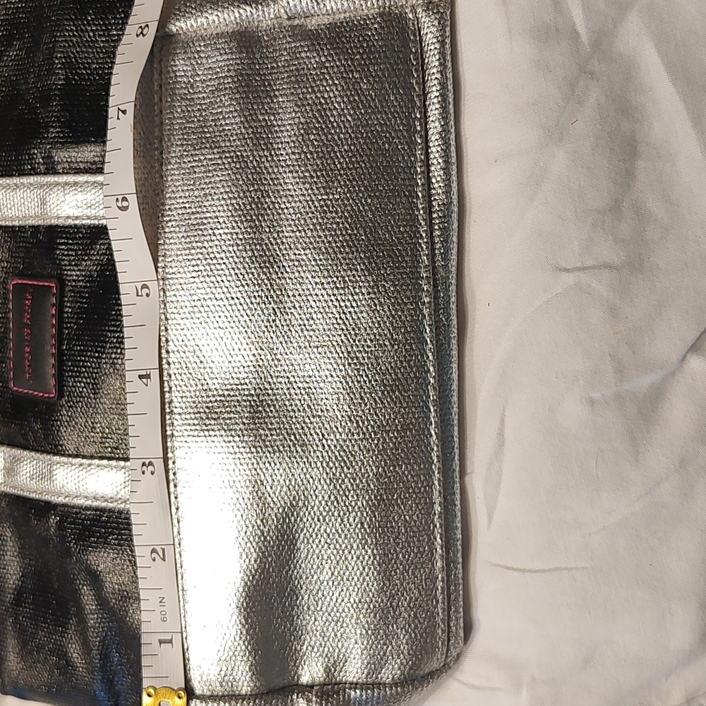 ❤️Victoria Secret Mini Tote Purse Bag Crossbody Silver Black Zippered NWT - Picture 8 of 12